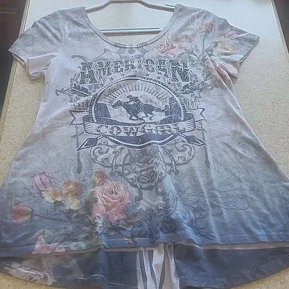 American Cowgirl Floral Graphic Tee - White and Pink Size M - Picture 2 of 11